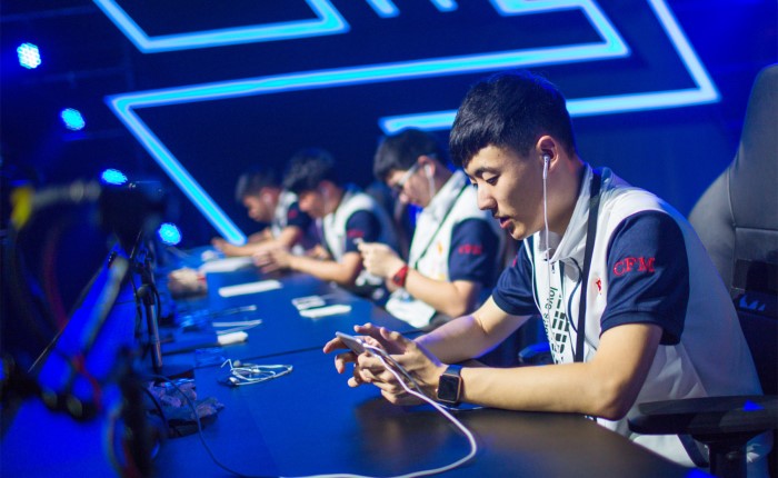 教练组根据 教练组根据